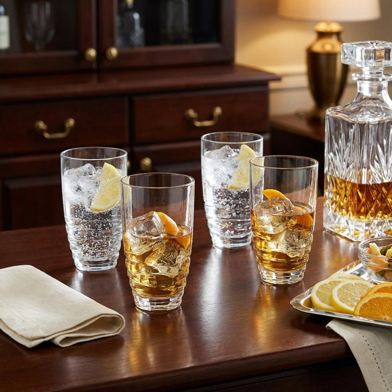 Ensemble de quatre verres à whisky sans pied en acrylique transparent