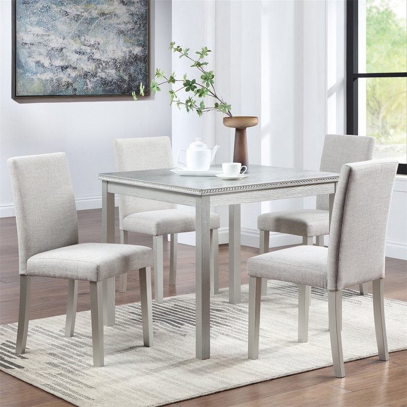 Table carrée en bois