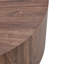 Une simple table basse cylindrique seulement la table, pas de chaises.-732627518