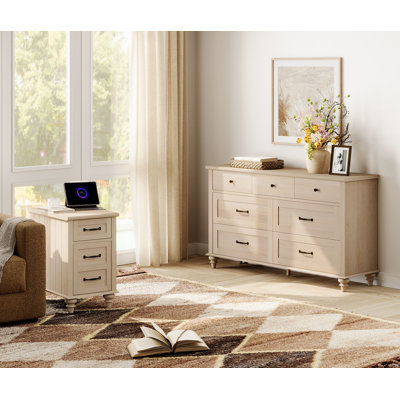 Ensemble de chambre à coucher 2 pièces WAMPAT - Comprend une commode 7 tiroirs, une table d'appoint avec station de charge et armoire de rangement, une commode 2 pièces et une table de chevet, beige