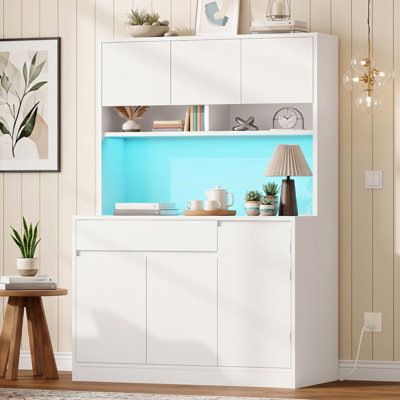 Armoire de cuisine avec éclairage à DEL RVB et prise de courant autoportante avec tablettes réglables, huche de bar pour la salle à manger, blanc