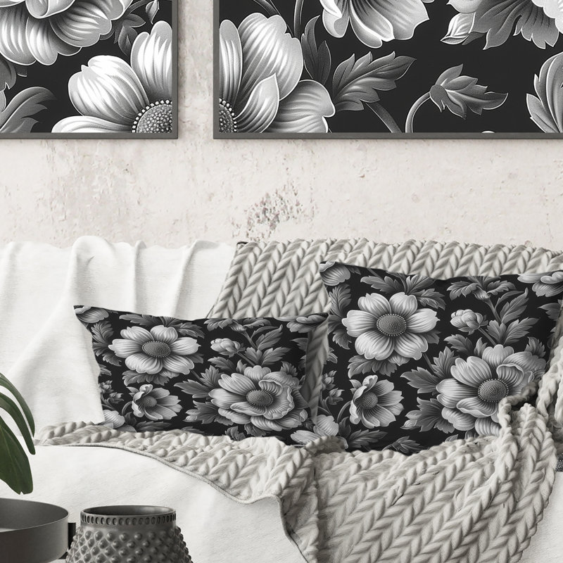 Coussin décoratif floral gris et blanc Blooming Gardens, H 16 po x l 16 po