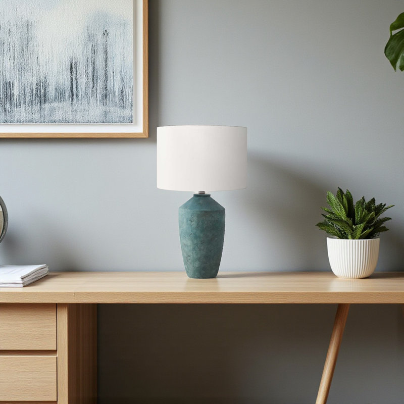 Lampe de table standard en béton Ayla, abat-jour vert et ivoire, H 24,78 po x l 14,85 po x P 14,85 po
