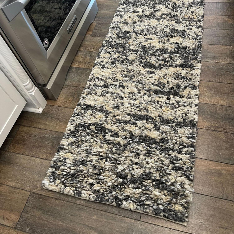 Yanaliz Hand Loomed Wool Indoor Rug