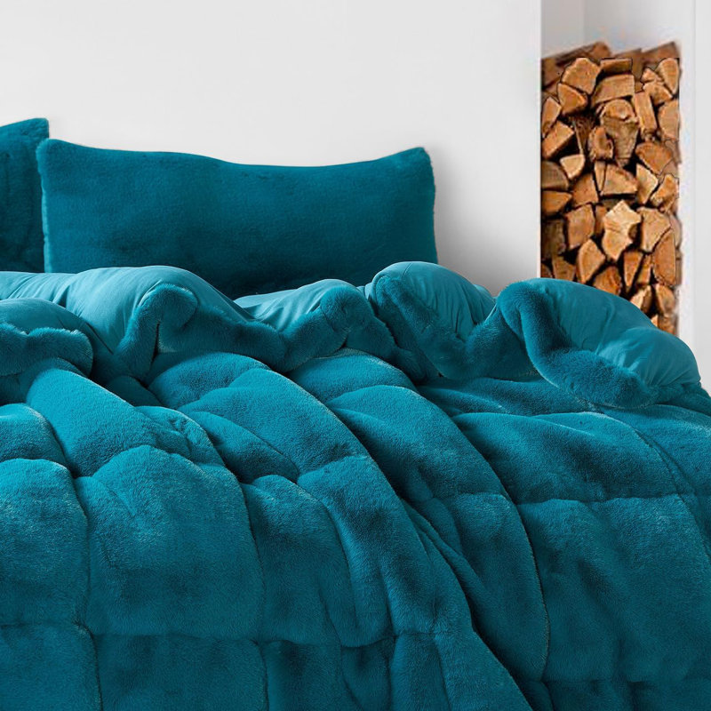 Chunky Bunny Yoga Faux Fur Coma Inducer Oversized Comforter, Queen Comforter, Teal