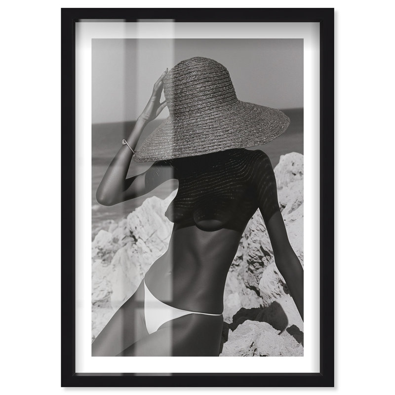 «Rita in Saint Tropez» par Notoriart, H 16 po x l 11 po, Noir