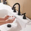 Robinet de salle de bain 7,75 "à 3 trous, robinet de salle de bain traditionnel à 2 poignées avec ensemble de bonde-128885630