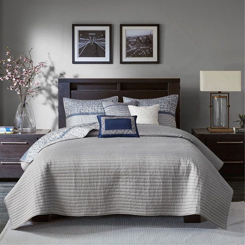 6-Piece Reversible Jacquard Quilt Set, Navy King/Cal King with Throw Pillows