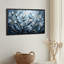 Fleurs bleues avec accents dorés et peinture épaisse texturée sur toile-2092996340