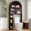 Armoire de rangement au-dessus de la toilette H 68 po, organisateur de salle de bain autoportant avec portes en verre, tablettes réglables, armoire arquée et porte-papier hygiénique