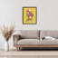 Ensemble de tigres roses sur cadre flottant jaune, design par Mia Charro-1722606239-1722606236