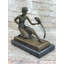Sculpture fille Falken Chipare avec perroquet