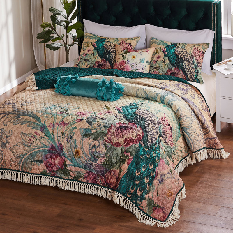 Full Black Microfiber Reversible Quilt Set with Graphic Detail