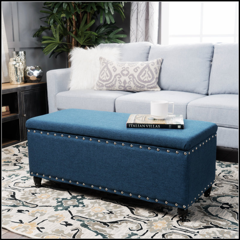 Repose-pieds élégant et durable avec cadre robuste, parfait pour organiser et ajouter du confort à n'importe quelle pièce.