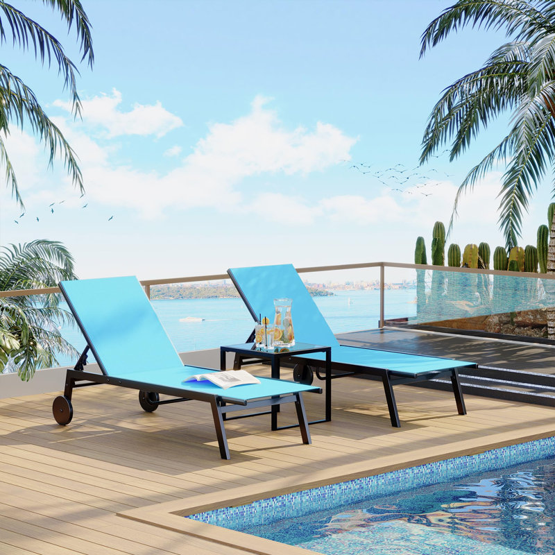Ensemble de 3 chaises longues d'extérieur avec roulettes à dossier réglable près de la piscine