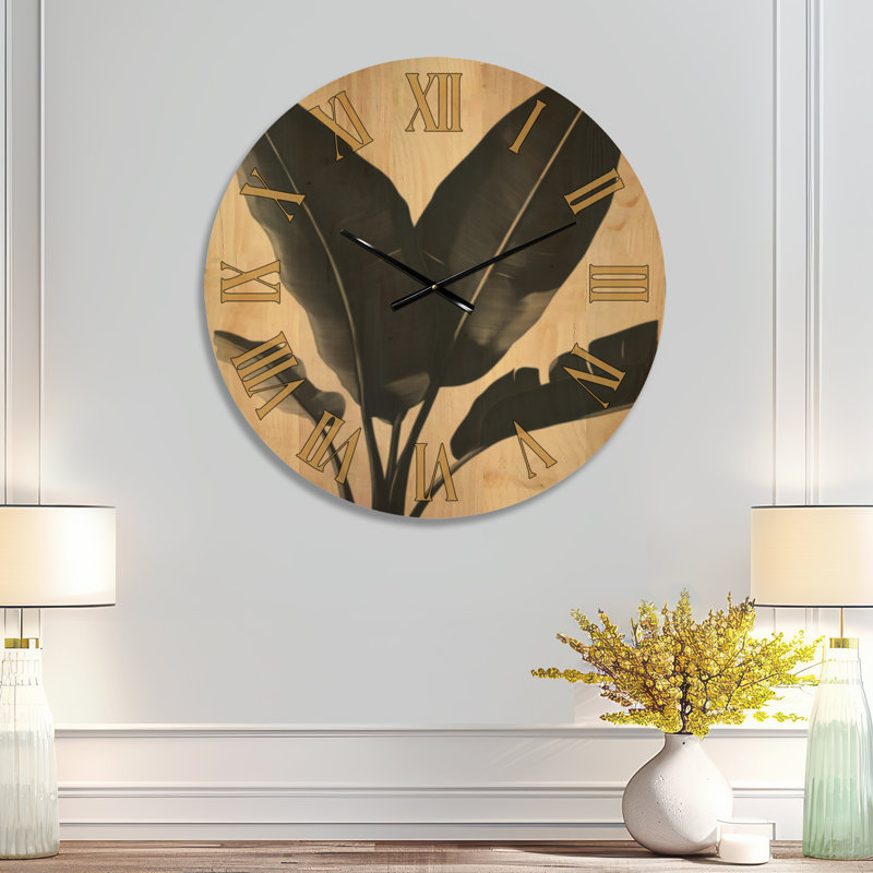 Horloge murale ronde tropicale noire Inked Banana Fronds II, imprimée sur bois, Médium