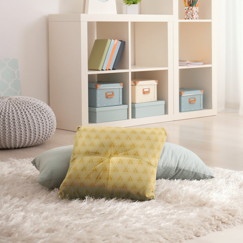 Coussin Theo Nath, 30 po x 30 po, Jaune