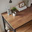 Bureau en noyer avec 8 crochets-896585241-897045731