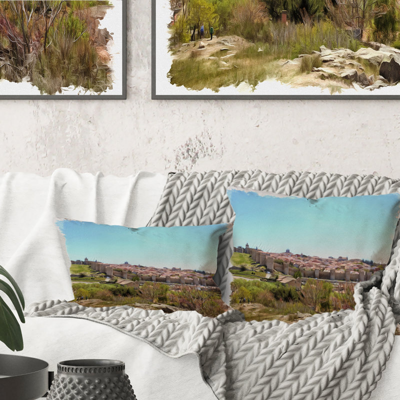 Vue sur les murs de la ville médiévale - Coussin décoratif imprimé campagne française 12 po x 20 po