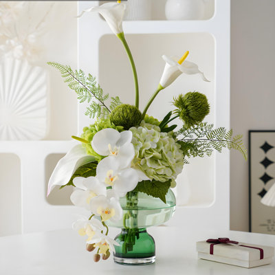 Ornements de fleurs simulées