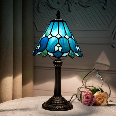Lampe de table de style Tiffany avec abat-jour en verre teinté - Lampe de chevet à base de résine fabriquée à la main pour chambre à coucher, salon, bureau - ampoule E26 incluse, assemblage facile, éclairage décoratif pour la maison