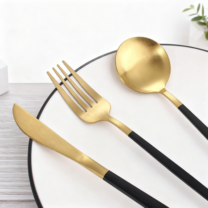 Ensemble de couverts 40 pièces noir et or mat, service de couverts en acier inoxydable pour 8 avec finition satinée, ensemble de couverts allant au lave-vaisselle pour la maison et le restaurant