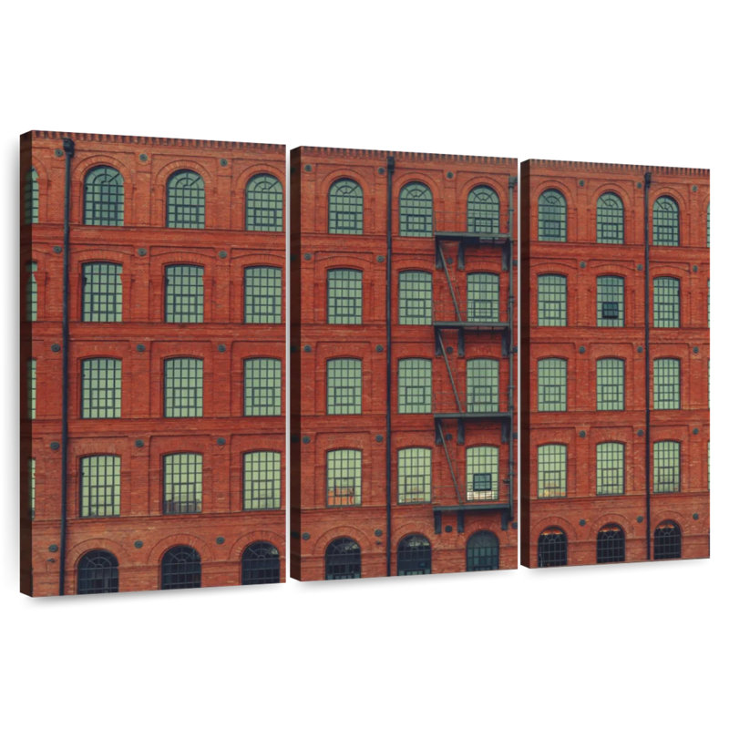 Lilie Red Building, H 28 po x l 45 po