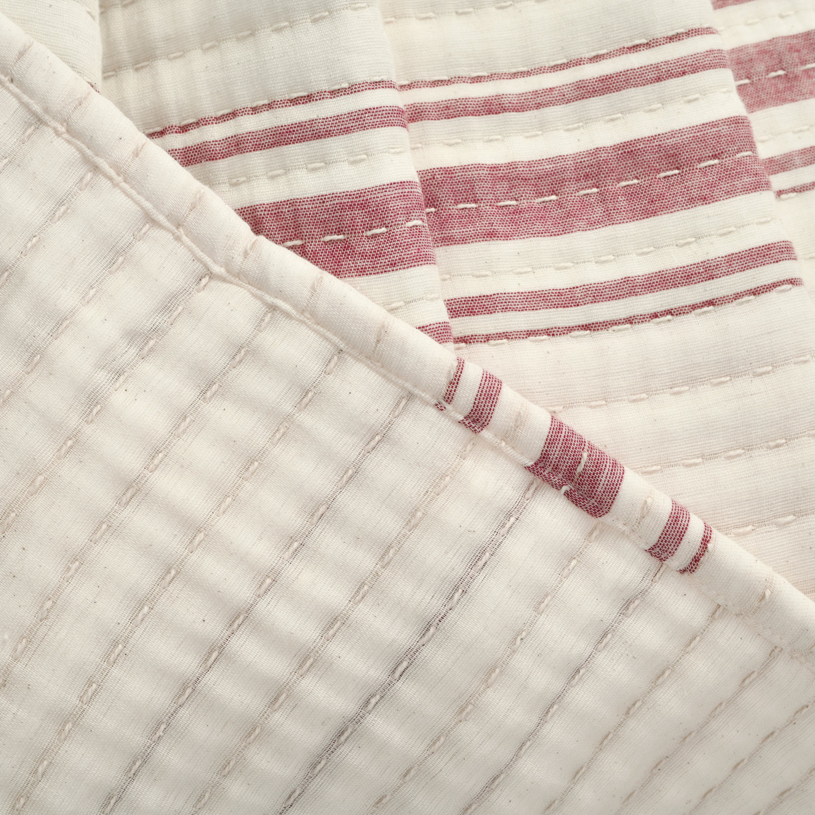 Oakleaf Cotton Quilt, Red, King Quilt