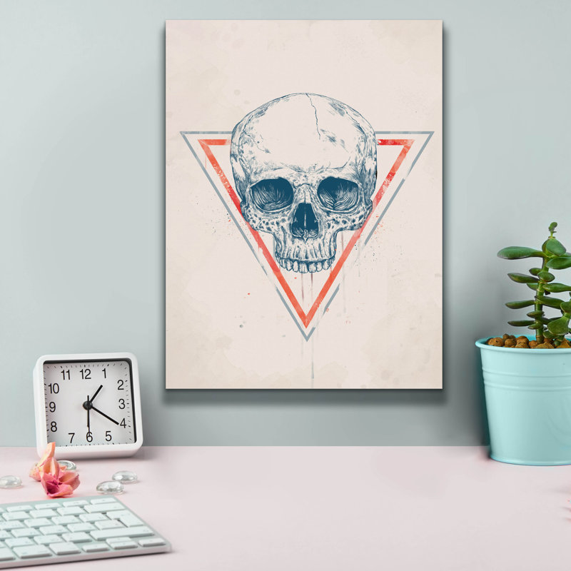 «Skull In Triangle 2» par Balazs Solti, H 16 po x l 12 po x P 0,75 po