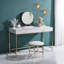 Meuble-lavabo ultrabrillant et doré avec miroir à DEL, parfait pour une station de maquillage glamour et fonctionnelle.