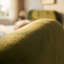 Grand lit plateforme en velours avec tête de lit courbée Elegant-148618121