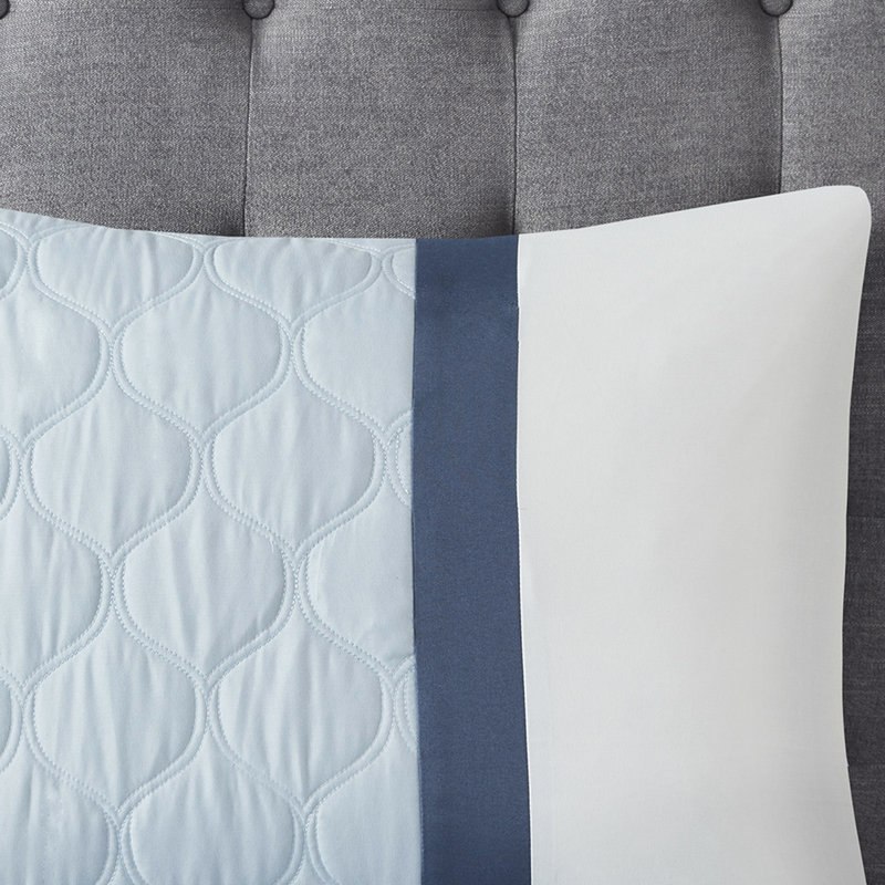 764614985-E60E Comforter