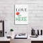 «Love Lives Here» par Cesare Bellassai, art mural sur toile-1309111888
