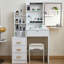 Bureau de coiffeuse avec miroir coulissant et lumières, ensemble de coiffeuse à maquillage avec 4 tiroirs, tabouret, prise de courant, tablettes ouvertes, 3 modes d'éclairage réglables en couleur, coiffeuse à maquillage pour la chambre à coucher