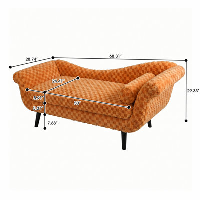 Tissu classique à motif de losanges jumelé à d'élégants accoudoirs à volutes, offrant un grand confort et un style intemporel.
