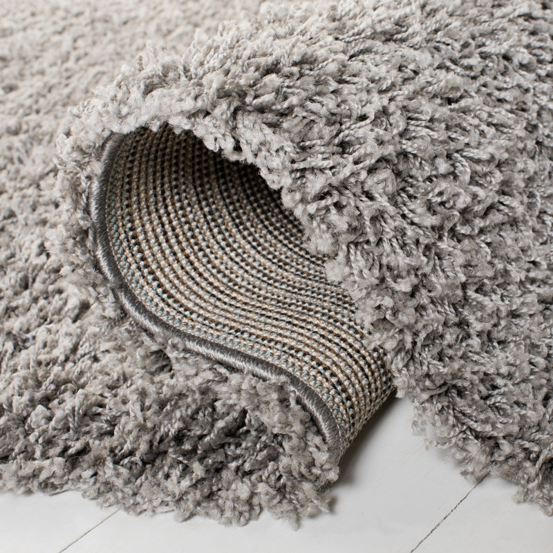 Tapis gris clair en polypropylène tissé à la machine Ashleigh-Marie, Carré 6 pi 7 po