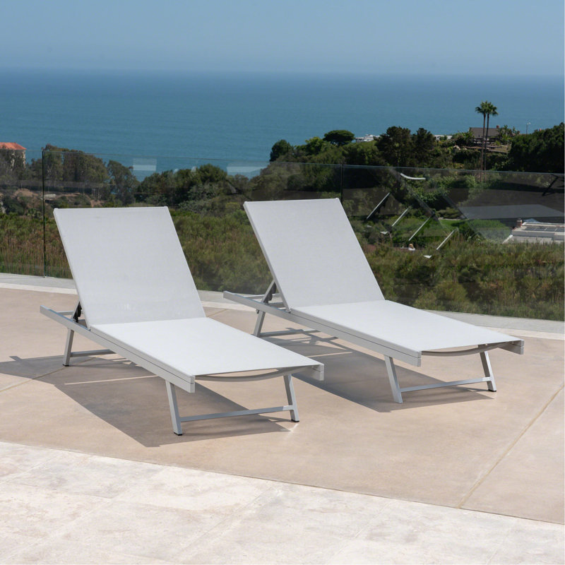 CHAISE LOUNGE