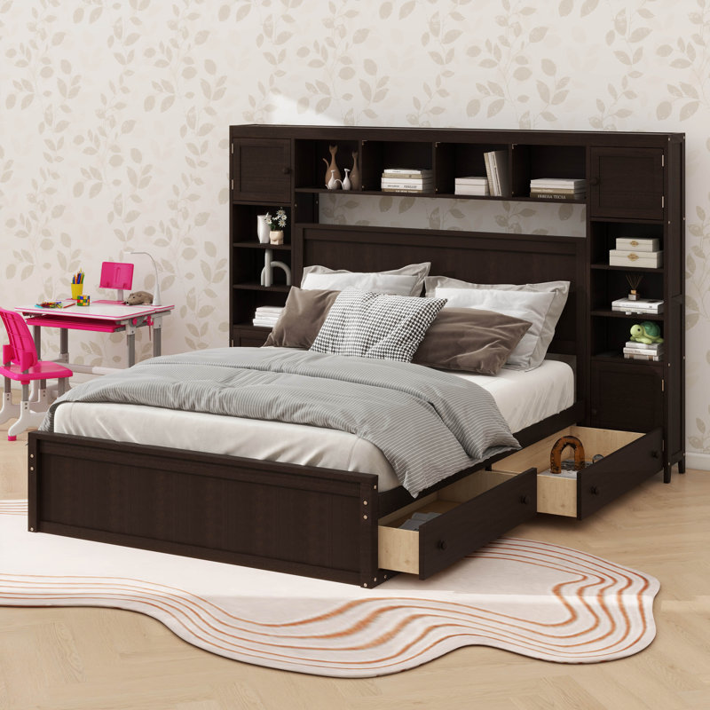 Grand lit en bois de luxe avec tablette d'armoire et prises intégrées