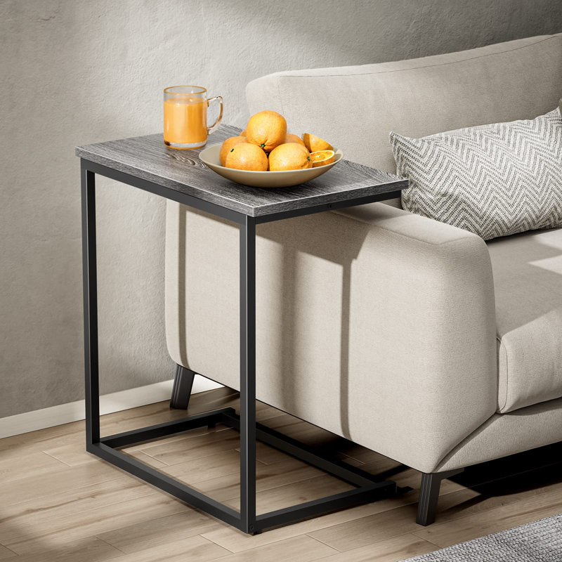 Table de bout en C Gilsum, avec plateau en bois massif et base en acier, H 27,2 po x l 20,5 po x P 12,6 po