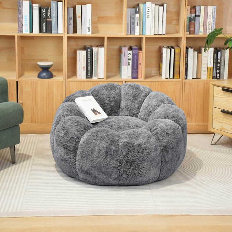 Pouf fauteuil, Fausse fourrure grise