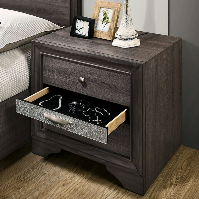 Table de chevet en bois massif gris avec ligne décorative argentée et tiroir dissimulé, Gris