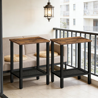 Ensemble de 2 tables de bout à deux niveaux avec tablettes de rangement et conception en faux rotin, tables d'appoint ou tables de chevet peu encombrantes pour le salon et la chambre à coucher