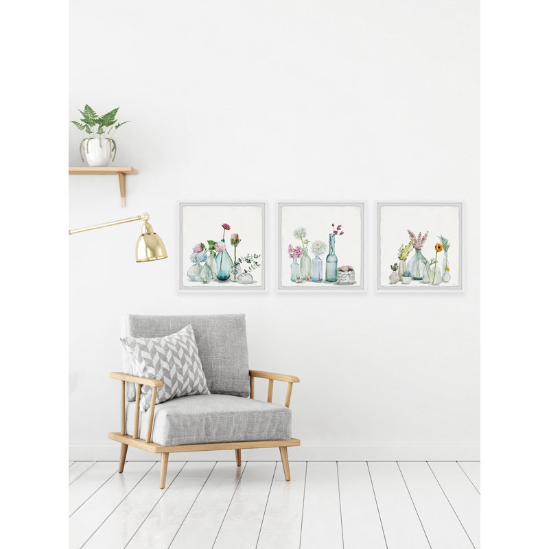 Triptyque de bouteilles florales, L 32 po x H 32 po