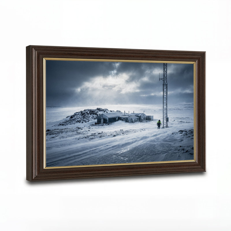 Tableau sur toile représentant une gare et une tour métalliques sous la neige., H 16 po x l 24 po