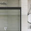 Porte de douche coulissante encadrée en aluminium l 56 à 60 po x H 70 po au fini noir mat-117393951