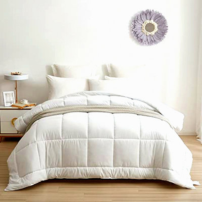 Summer Breeze Lightweight Twin Comforter - White Quilted Bedding with Corner Tabs, 140 GSM Microfiber, Machine Washable, Down Alternative