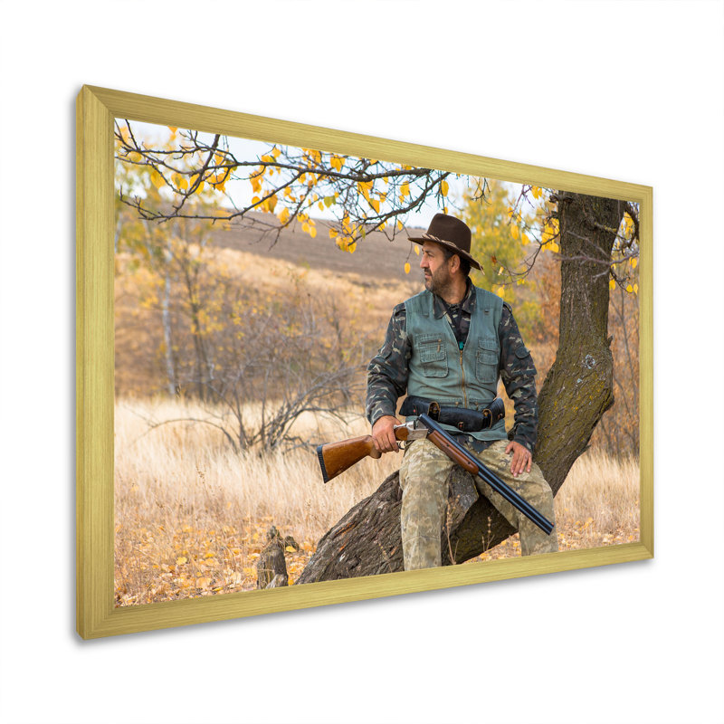 Hunters Pursuit sur toile, Cadre doré simple, H 30 po x l 40 po x P 1,5 po