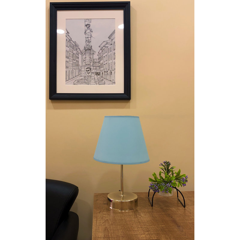 Lampe de table élégante avec pied en métal, rose et argent, 14,6 po x 8,7 po | Capuchon en polypropylène (6,7 po de diamètre supérieur, 8,7 po de diamètre inférieur) | Interrupteur marche / arrêt, câble 59,1 po | Certifié CE, douille E27 (60 W maximum) - parfaite pour la décoration intérieure