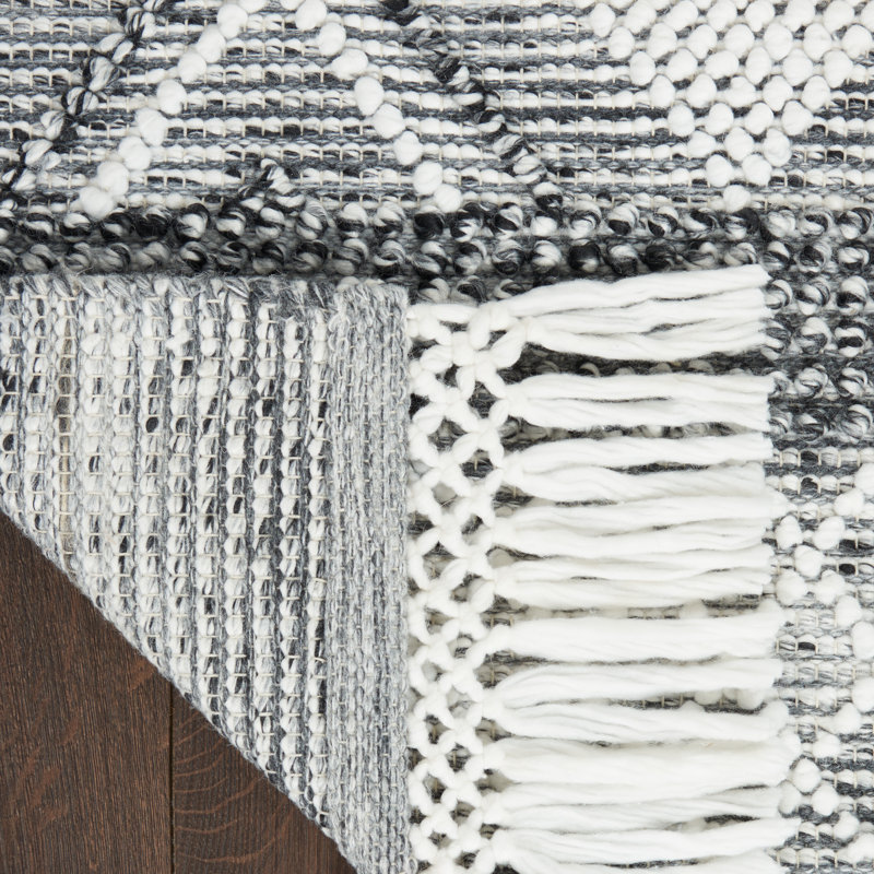 Ivory and Gray Geometric Handwoven Wool Area Rug 5'3" x 7'6"