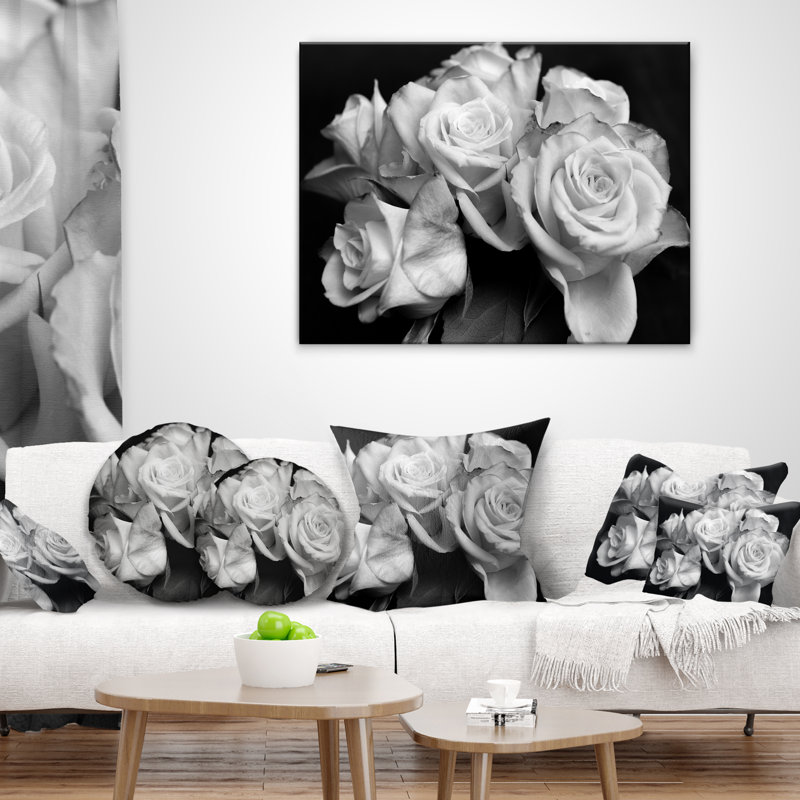 Coussin lombaire floral «Bunch of Roses» noir et blanc